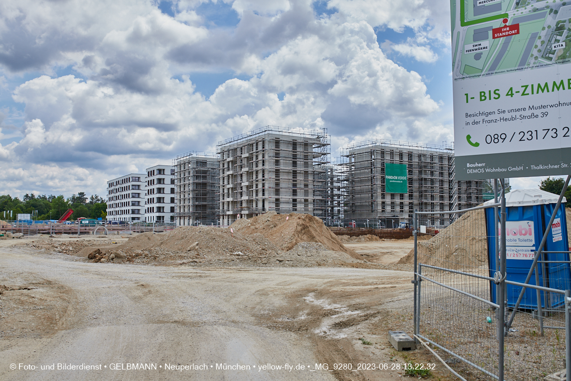 28.06.2023 - Baustelle Alexisquartier - neue DEMOS-Hinweisschilder